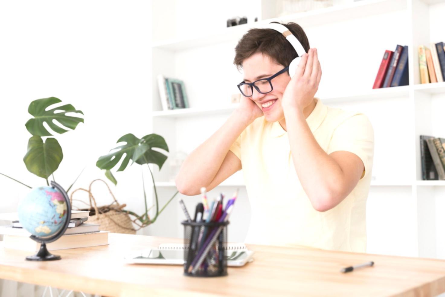 Session de travail collaboratif entre participants du programme de formation en évaluation financière